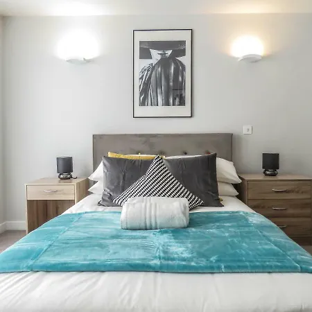 Apartment Tudors Esuites Jq Two Bedrooms Birmingham