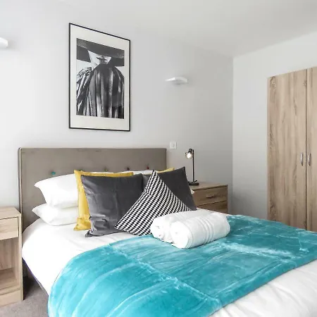 Tudors Esuites Jq Two Bedrooms
